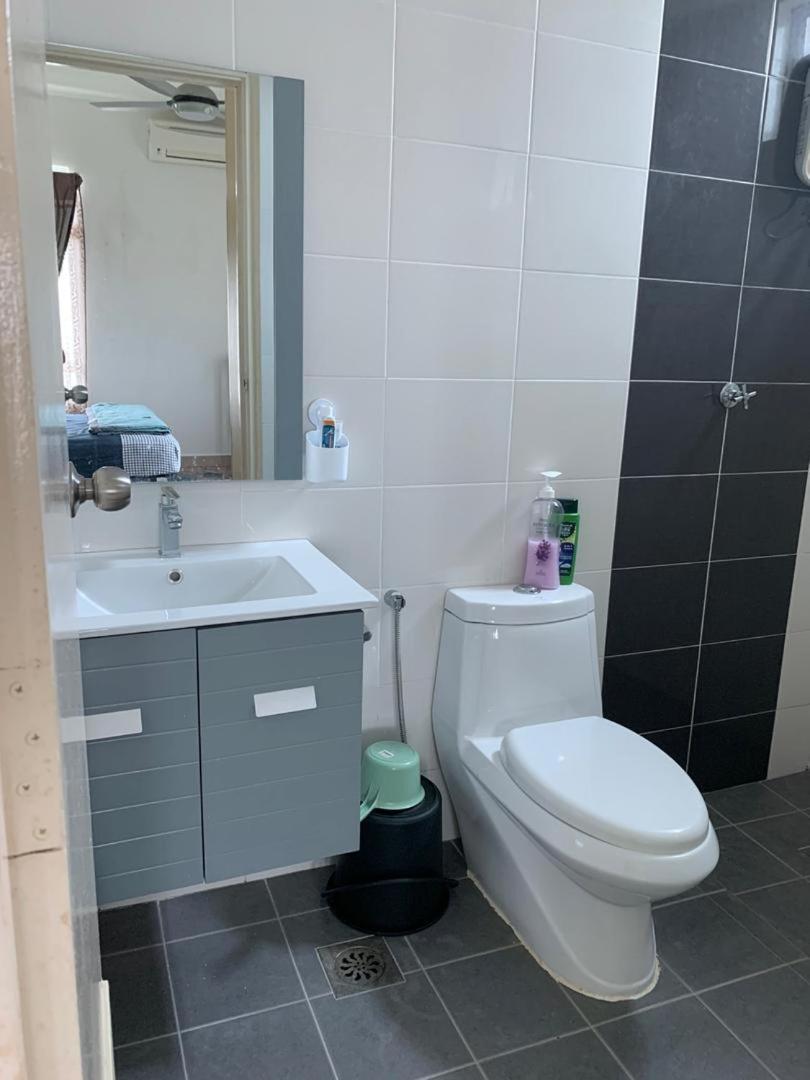 Risqi Apartment 2 Bedroom Wakaf Che Yeh Kota Bharu Room photo